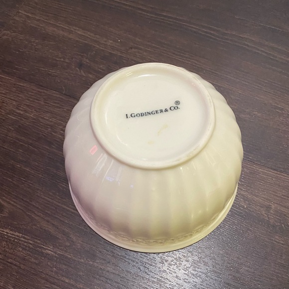 Ivory Lace Serving Bowl with Lid Rice Pattern I.Godinger & Co - Picture 12 of 13